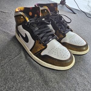 Air Jordan 1 Mid SE Midas Gold Crackle Tie Dye High Top Sneakers